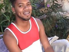 Black hunk pumps his ass while jacking