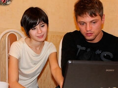 バック, ダブル開発, 手コキする, ハードコア, オナニー, ロシア人, ティーン, 三人