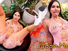 Grosse bite, Gros seins, Brunette brune, Plantureuse, Femelle, Huilée, Pov, Suçant