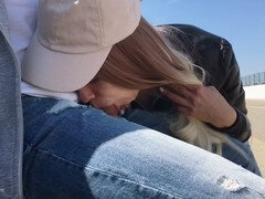 Amateur, Sucer une bite, Tir de sperme, Branlette thaïlandaise, Masturbation, De plein air, Public, Surprise