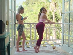 Lamer culo, Tetas grandes, Rubia, Morena, Lesbiana, Lamidas, Al aire libre, Tatuaje