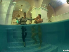 Leie, Fingern, Lecken, Orgie, Pool, Muschi, Rasiert, Unter wasser