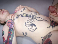 Grote mammen, Blond, Sportzaal, Spier, Tatoeage