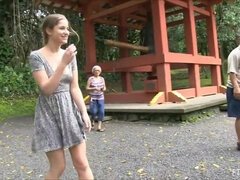 Frau, Hd, Lesbisch, Nudist, Solo, Unter dem rock, Spanner