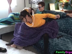 Corridas, Hija, Gafas, Tetas naturales, Hermanas, Madrastra, Adolescente, Bajo la falda