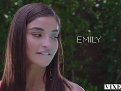 Badpak, Pijpbeurt, Sperma, 1 man 2 vrouwen, Likken, Biljart, Kut duiken, Geschoren