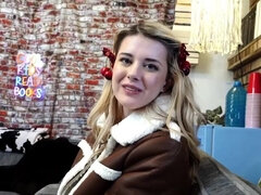 Stepsister wears a slutty little beret and gets fucked