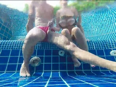 Rubia, Pajear, Madres para coger, Al aire libre, Piscina, Público, Hermanas, Voyeur