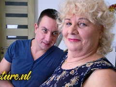 Grosser arsch, Blondine, Geile alte tussi, Behaart, Hd, Reif, Natürlichen titten, Muschi