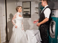 Grote kont, Grote lul, Blond, Pijpbeurt, Natuurlijke tieten, Kousen, Tiener, Tieten likken