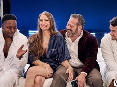 Grosser schwanz, Grosse titten, Blasen, Spermaladung, Hundestellung, Gruppensex, Interrassisch, Milf