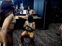 Cul à la bouche, Belle grosse femme bgf, Gros cul, Club, Noir ébène, Nue  à poil, De plein air, Public