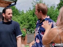 デカ尻, デカパイ, バック, ドレス, 手コキする, ゴム, アウトドア, 三人