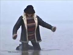 В одежде, Кожа