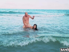 Playa, Morena, Corridas, Corridas faciales, Sexo duro, Al aire libre, Coño, Sexo fuerte