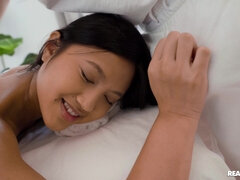 Asiatique, Brunette brune, Bâillonner, Massage, Seins naturels, Huilée, Thaïlandaise, Nénés