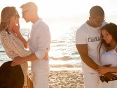 Grosser arsch, Grosser schwanz, Grosse titten, Blasen, Hundestellung, Interrassisch, Dürr, Jungendliche (18+)