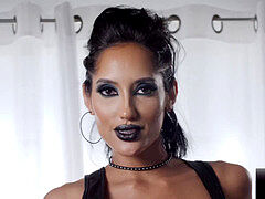 Gros cul, Grosse bite, Sucer une bite, Bottes, Brunette brune, Éjaculer dans la bouche, Talons, Fille latino