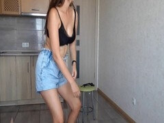 着衣女と全裸男, フェムドム, 手コキする, マスク, 淫乱熟女, 愛人, 奴隷, スパンキング