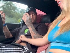 Enthousiasteling, Pijpbeurt, Auto, Sperma in gezicht, Latijnse vrouw, Openbaar