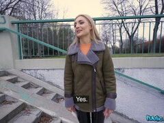 Blondine, Kehlenfick, Europäisch, Natürlichen titten, Pov, Öffentlich, Russisch, Titten