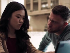 18 ans, Asiatique, Lécher le cul, Éjaculer dans la bouche, Interracial, Avaler, Adolescente, Plan cul à trois