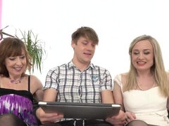 Анальный секс, Минет, Крупный план, Зрелые, Зрелые и анал, Мамочка, Порнозвезда, Чулки