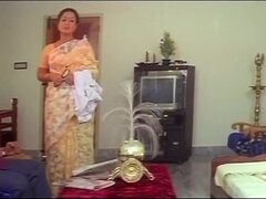 Indian hot MILF in erotic video