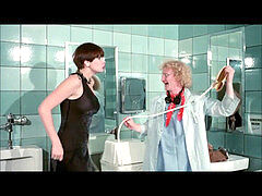 Femme couguar, Éjaculer dans la bouche, Perverse