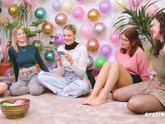 Bruinharig, Vingeren, Duits, Lesbisch, Natuurlijke tieten, Orgie, Billekoek, Trein