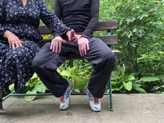 Gehörnter ehemann, Spermaladung, Handjob, Hd, Reif, Milf, Öffentlich, Sohn