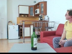 Blondine, Tochter, Aufs gesicht abspritzen, Grossvater, Lecken, Muschi, Reiten, Taboo