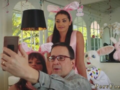 Amateur, Sucer une bite, Brunette brune, Famille, Hard, Perverse, Petite femme, Surprise