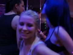 Chica, Rubia, Morena, Grupo, Lamidas, Tetas naturales, Orgía, Fiesta