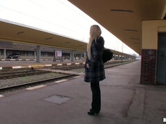 Lieveling, Grote mammen, Blond, Pijpbeurt, Lul, Kut duiken, Toilet, Trein