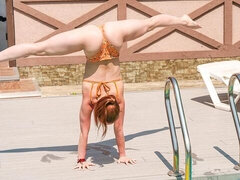 Bikini, Penetracion con dedos, Flexible, Masturbación, Al aire libre, Piscina, Solo, Estriptis