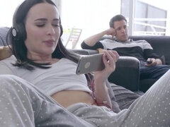 Blasen, Bekleidet, Kehlenfick, Hd, Masturbation, Muschi, Schwestern, Taboo