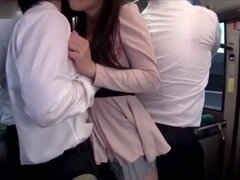 18 ans, Amateur, Asiatique, Bus, Éjaculation interne, Branlette thaïlandaise, Hd, Adolescente