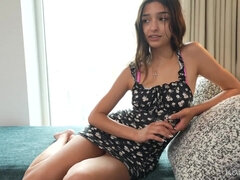 Gros cul, Sucer une bite, Petit ami, Brunette brune, En gros plan de très près, Mignonne, Maigrichonne, Nénés