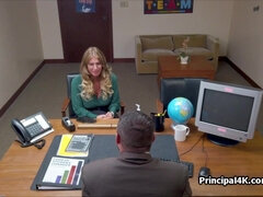 Grosser schwanz, Grosse titten, Blasen, Schwanz, Hundestellung, Milf, Büro, Spion