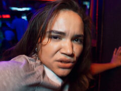 Brunette brune, Pov, Public