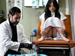 18 jaar, Grote mammen, Vingeren, Zoenen, Lesbisch, Ondergoed, Masturbatie, Strippen