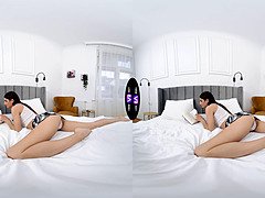 Petite brunette Candie Luciani masturbates in virtual reality after orgasm