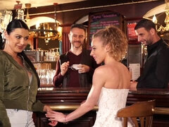 Gros cul, Grosse bite, Sucer une bite, En levrette, Seins naturels, Chatte, Adolescente, Nénés