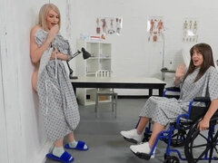 Arsch, Grosse titten, Vollbusig, Interrassisch, Krankenschwester, Hintern versohlen, Tätowierung, Uniform