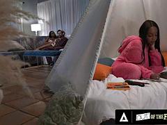 Большие сиськи, Застукали, Измена, Черненькие, Межрасовый секс, Мастурбация, Реалити, Сиськи