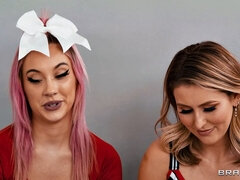 Anaal, Vingeren, Sportzaal, Handbeurt, Likken, Kut duiken, Rok, Tieten likken