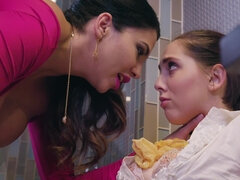 Salle de bains, Gros seins, Européenne, Fétiche, Fille latino, Lesbienne, Mère que j'aimerais baiser, Chatte