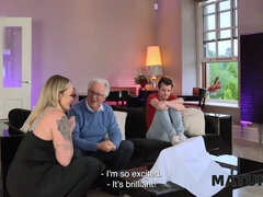 Gros seins, Blonde, Britannique, Tromperie, Femme au foyer, Mature, Seins naturels, Épouse