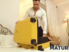 ブロンド, フェラチオ, エロ熟女, イく瞬間, ホテル, メイド, 熟年, 淫乱熟女